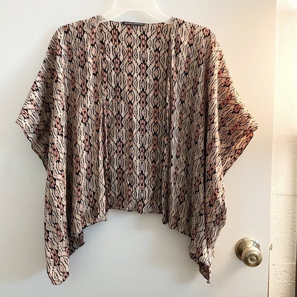 Brandy Melville Sweaters - Brandy Melville geometric kimono cover-up